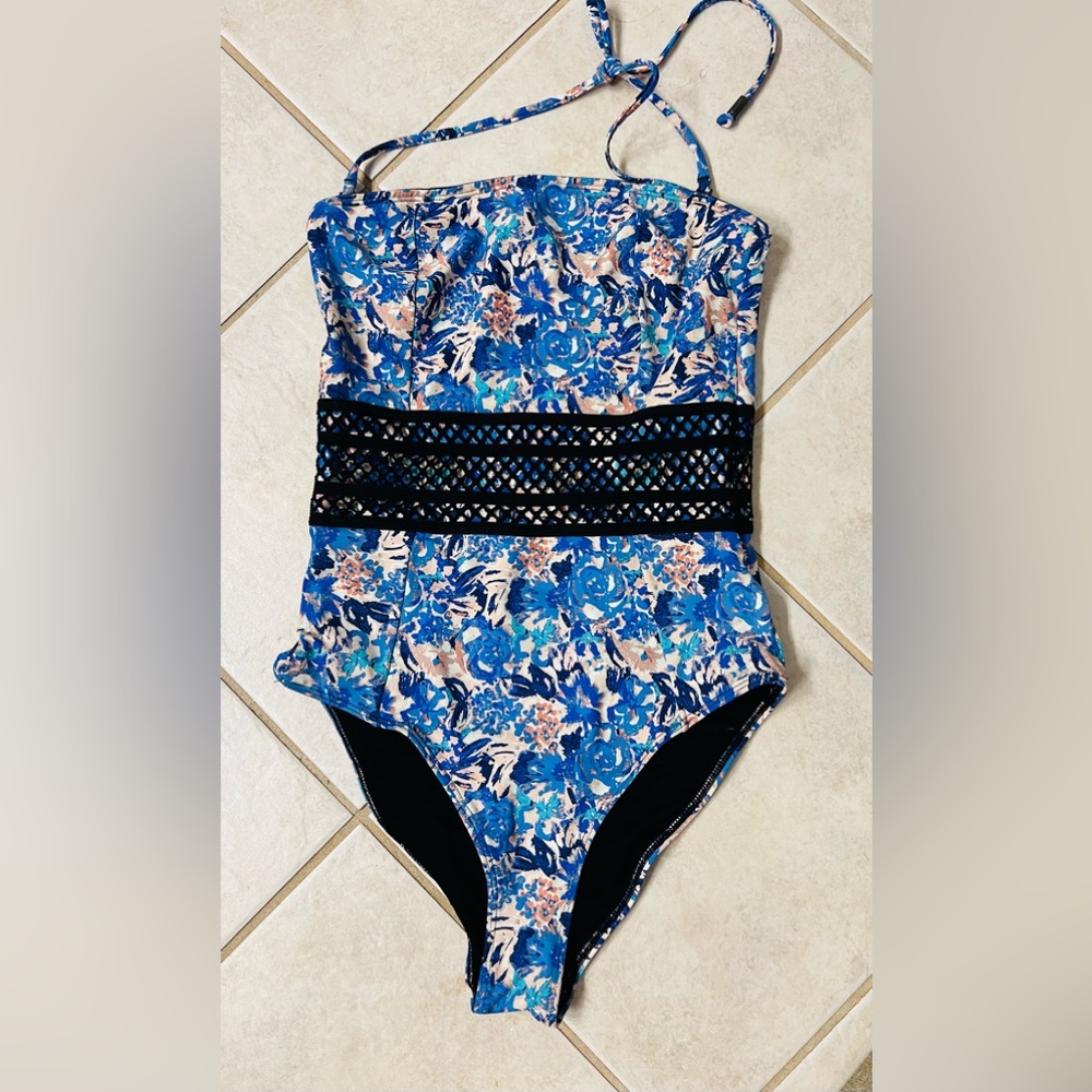 Swimsuit - Picture 2 of 3